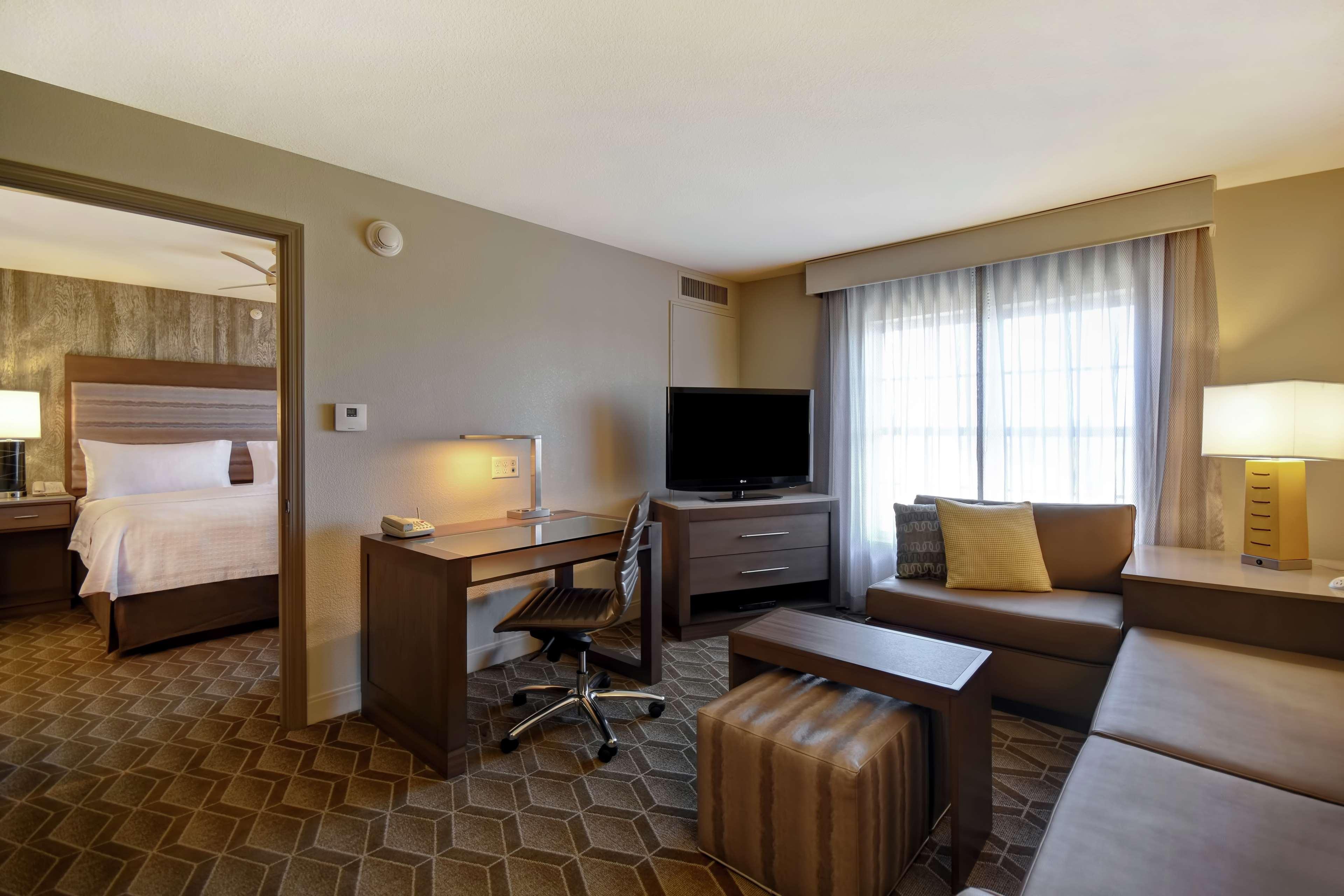 Homewood Suites By Hilton At The Waterfront Wichita Exteriör bild