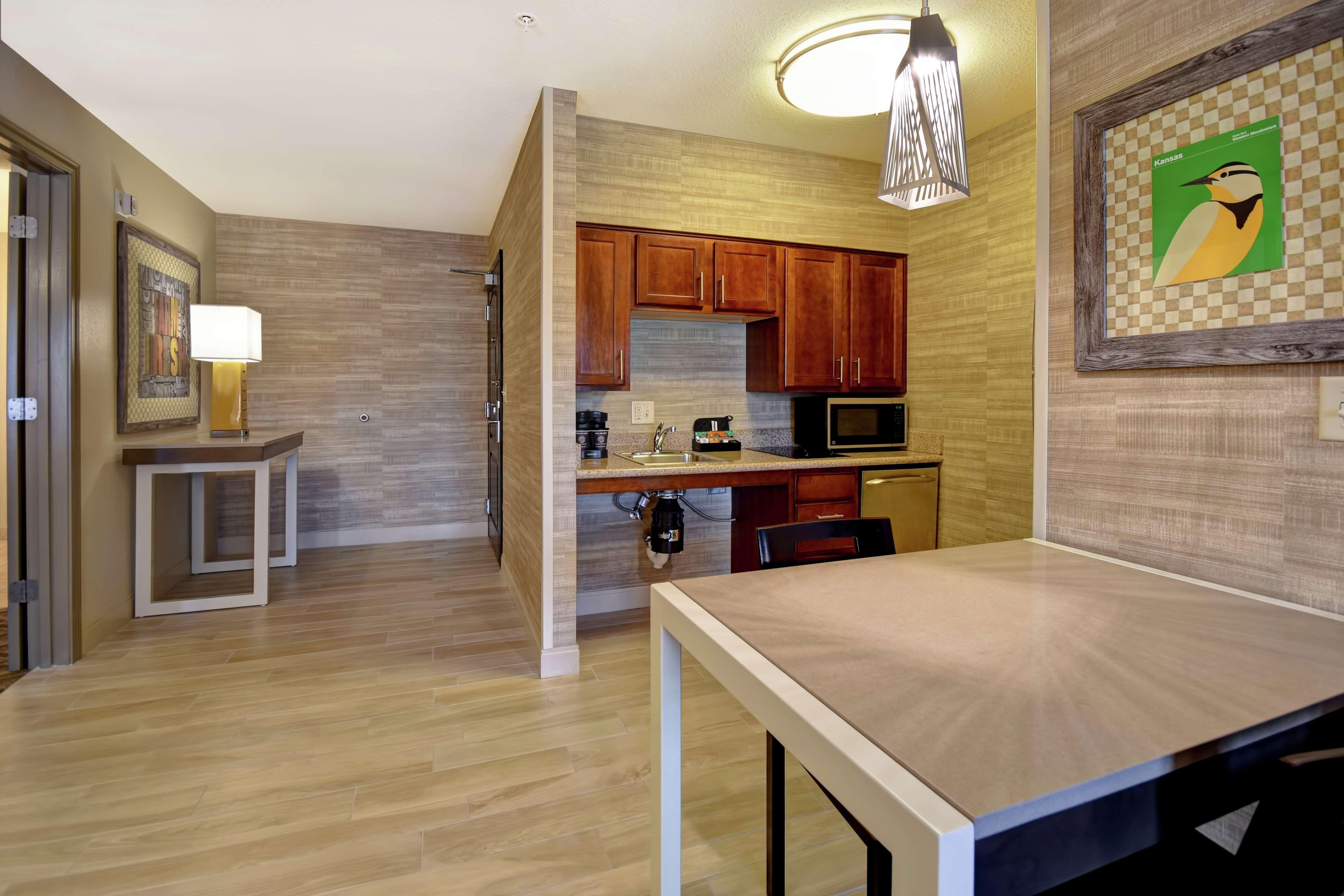 Homewood Suites By Hilton At The Waterfront Wichita Exteriör bild