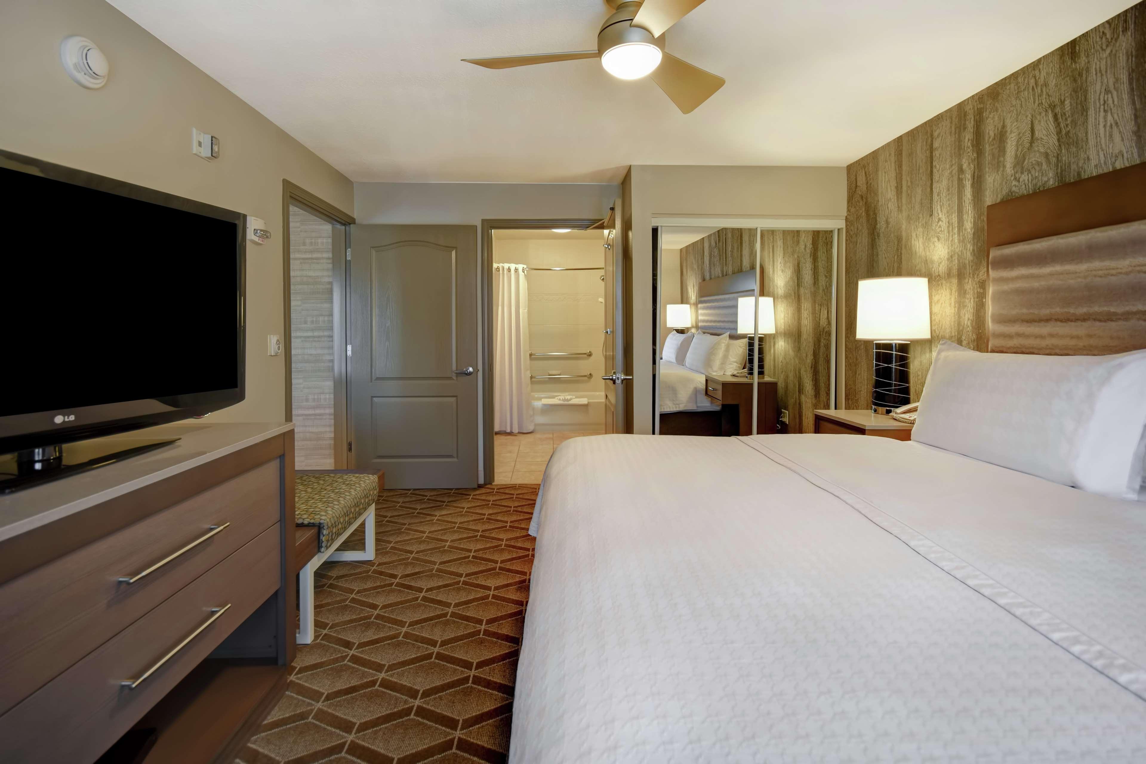 Homewood Suites By Hilton At The Waterfront Wichita Exteriör bild