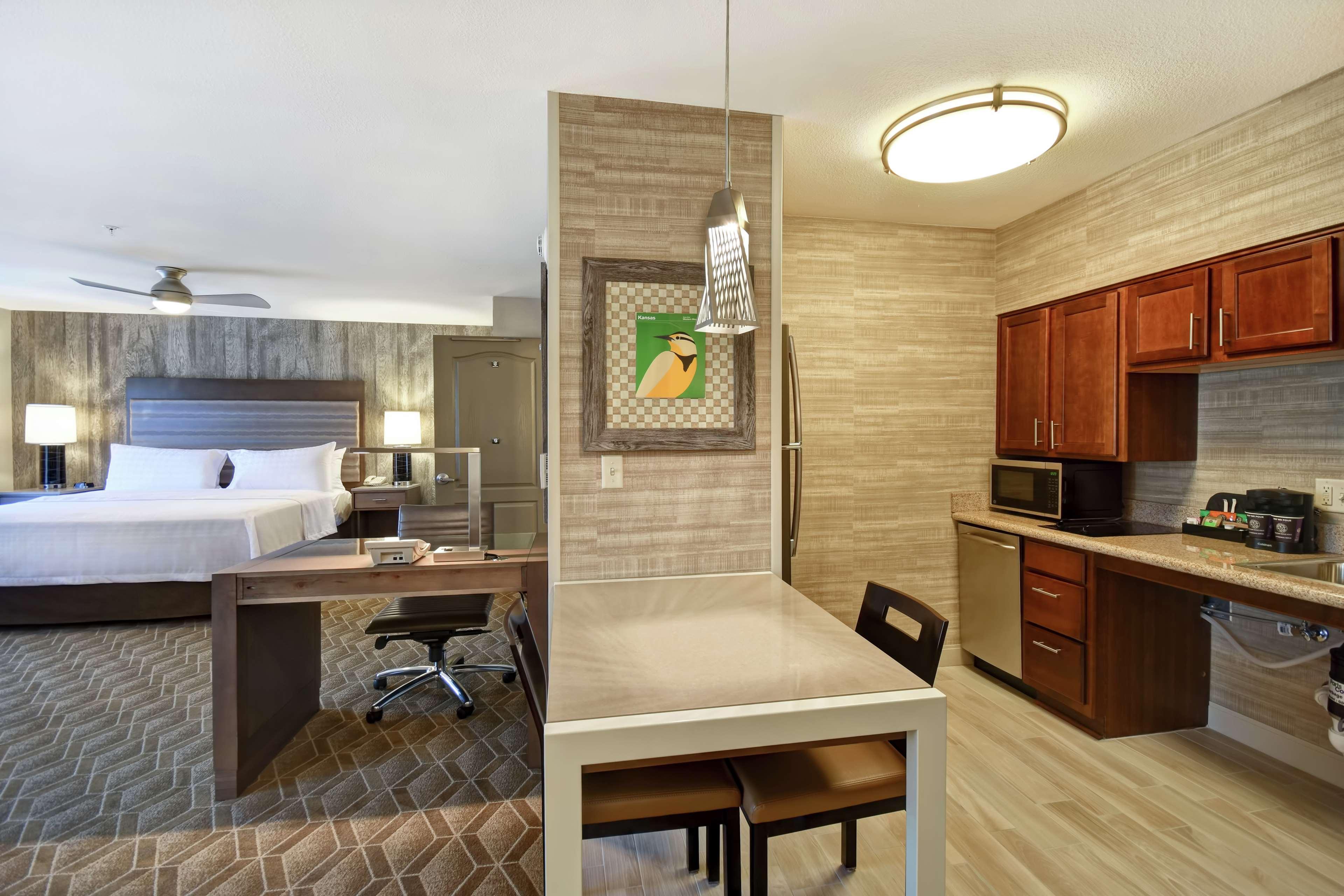 Homewood Suites By Hilton At The Waterfront Wichita Exteriör bild