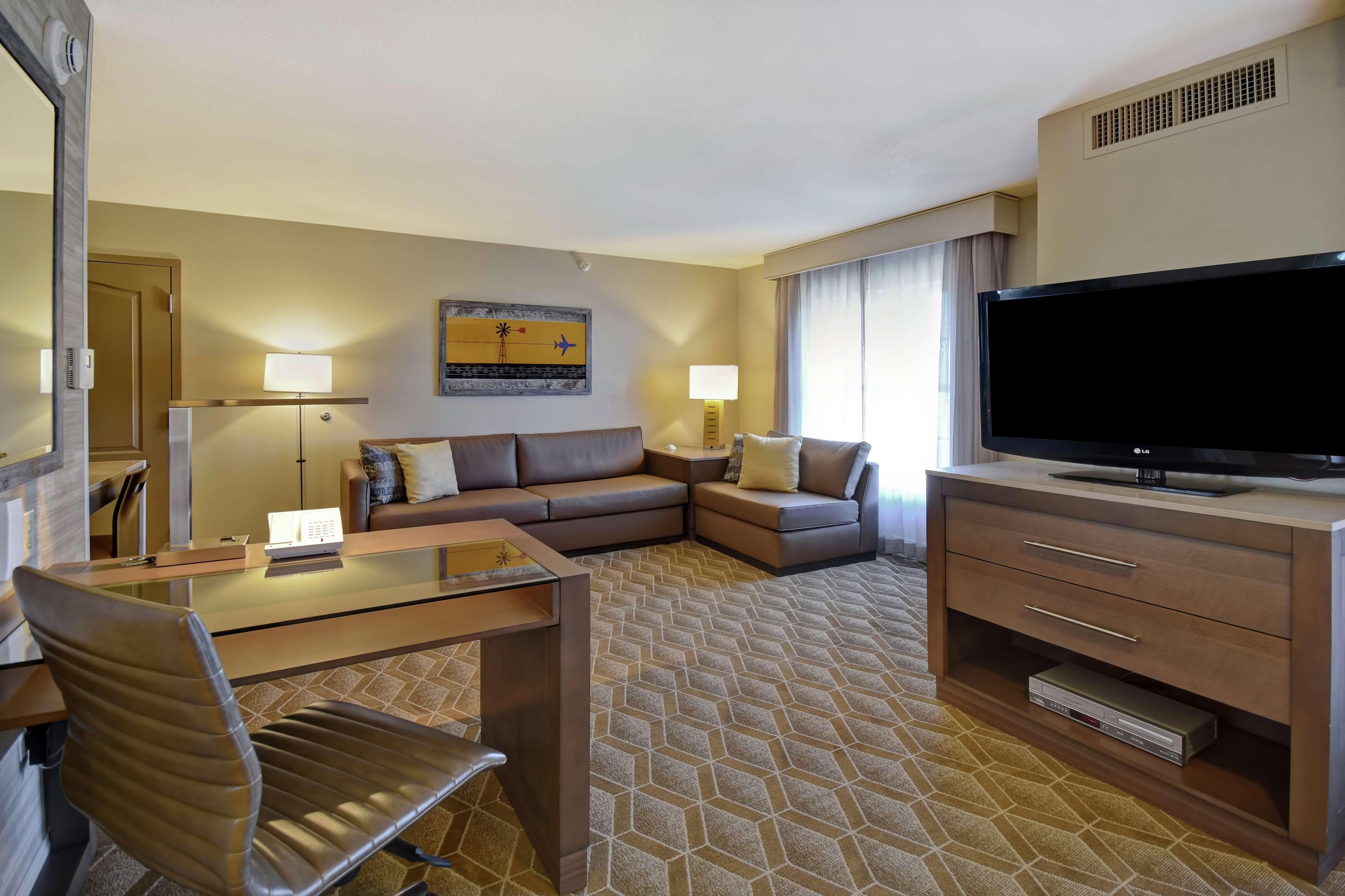 Homewood Suites By Hilton At The Waterfront Wichita Exteriör bild