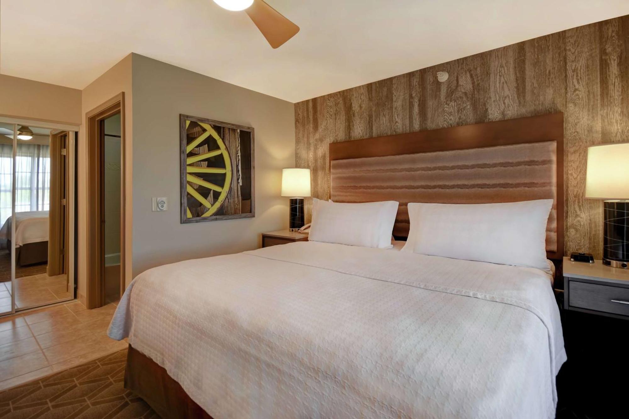 Homewood Suites By Hilton At The Waterfront Wichita Exteriör bild