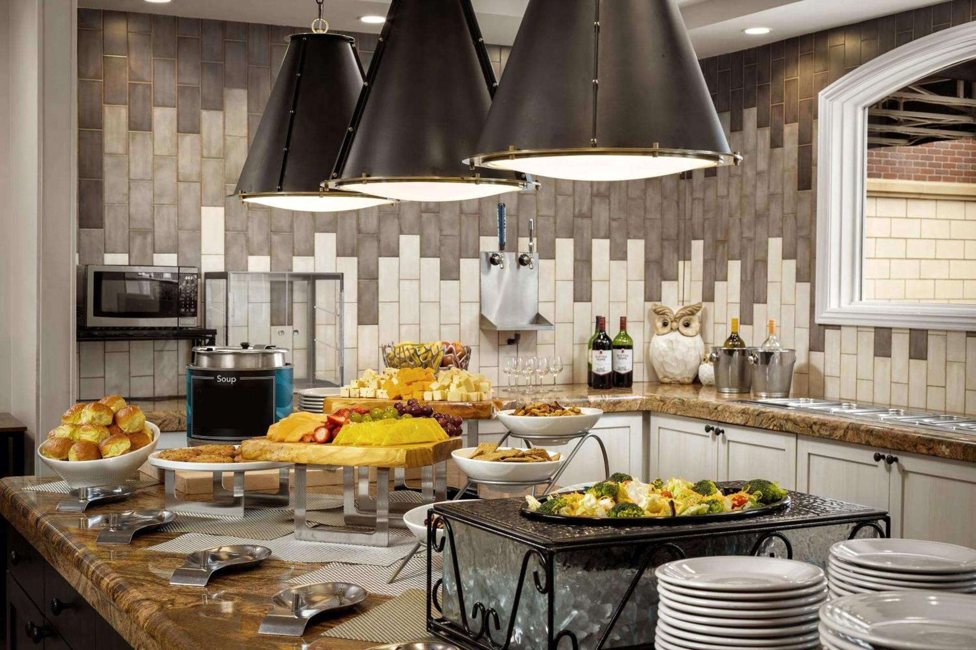 Homewood Suites By Hilton At The Waterfront Wichita Exteriör bild